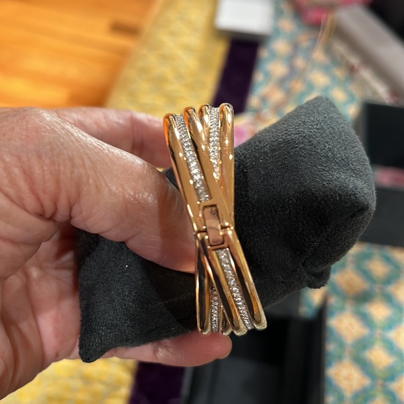 Swarovski all around bracelet ! New w box - Picture 2 of 9